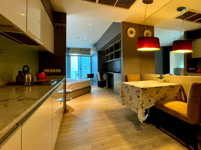 คอนโดให้เช่า : สตูดิโอ | 1 ห้องน้ำ | BTS Saphan Taksin | 42 ตร.ม. | 17,000 บาท/เดือน | ชั้น 17 — Baan Sathorn Chaophraya กรุงเทพฯ