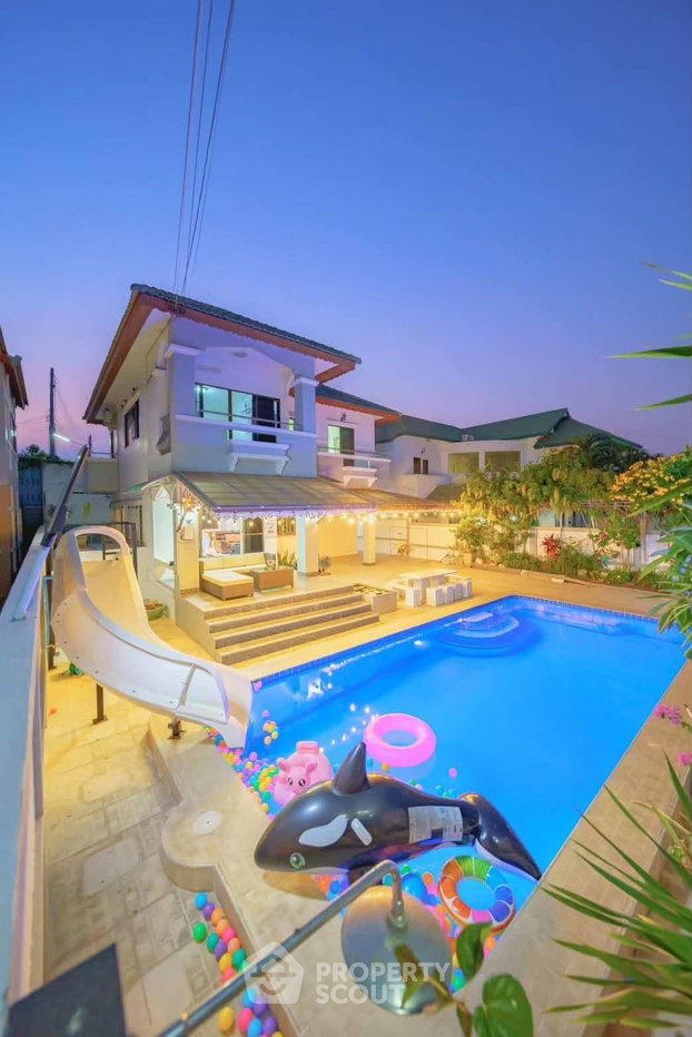 picture 4-BR Villa close to East Pattaya (ID 3263517) - 33/35