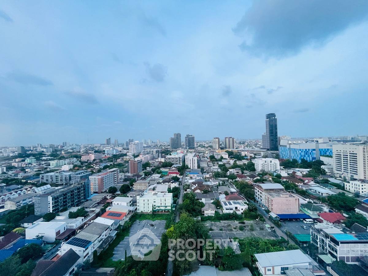 picture 2-BR Condo at Sarin Place Condominium near BTS Ratchayothin (ID 3152039) - 8/10