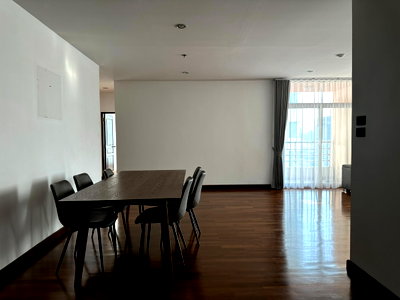 คอนโดให้เช่า : 3 ห้องนอน | 2 ห้องน้ำ | BTS Chit Lom | 150 ตร.ม. | 78,000 บาท/เดือน | ชั้น 27 — Grand Langsuan กรุงเทพฯ