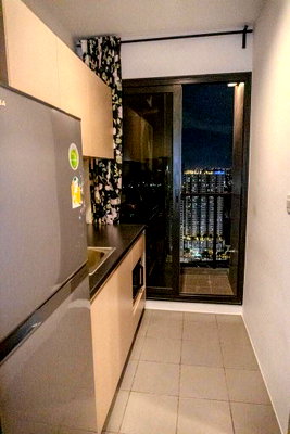 คอนโดให้เช่า : 1 ห้องนอน | 1 ห้องน้ำ | MRT Phra Nang Klao Bridge | 25 ตร.ม. | 11,000 บาท/เดือน | ชั้น 34 — The Politan Rive กรุงเทพฯ