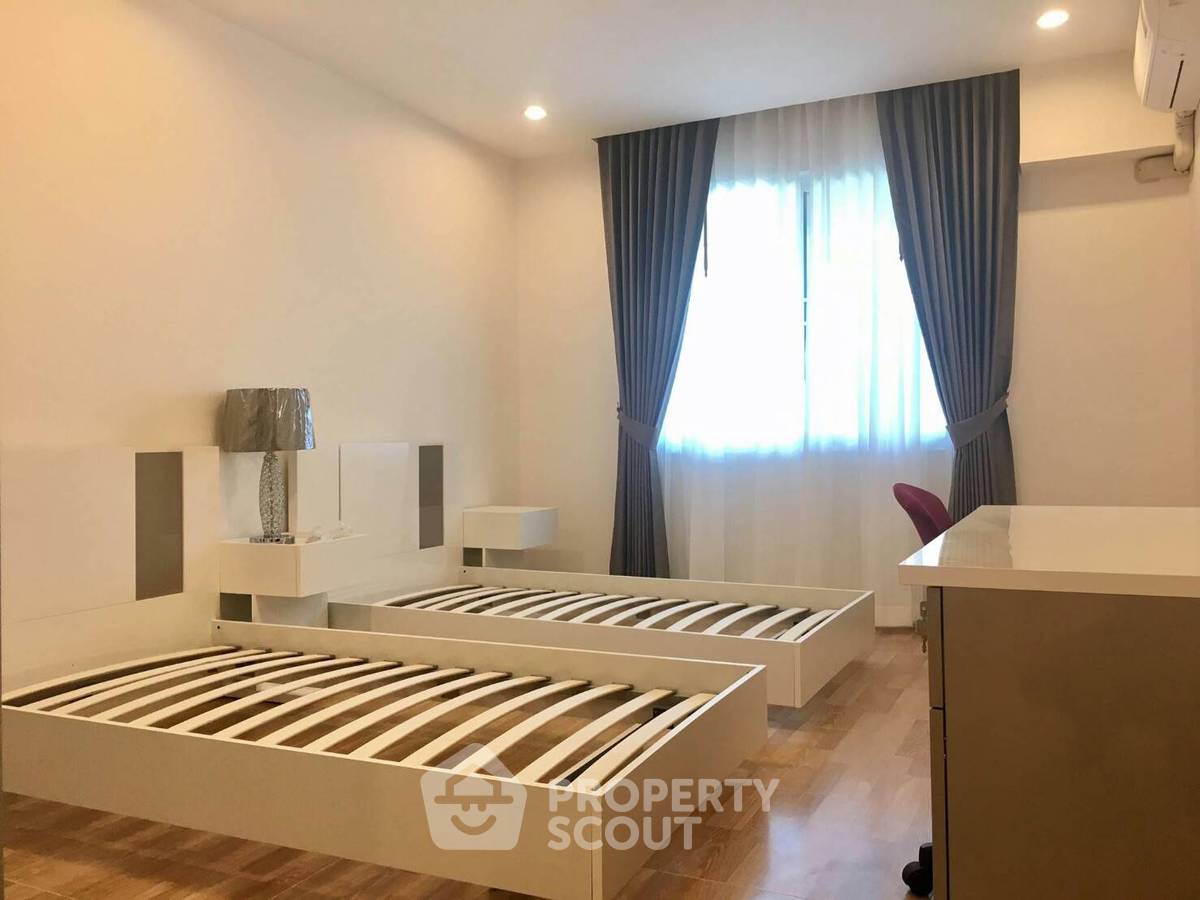 picture 3-BR 140 Sqm Royal Castle Sukhumvit Near BTS Phrom Phong (ID 886661) - 4/11