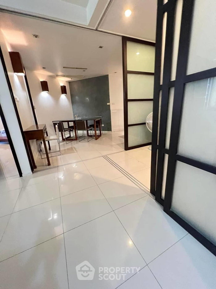 picture Pet-Friendly 28th-Floor 2-BR Wittayu Complex Near BTS Phloen Chit (ID 1740352) - 4/17
