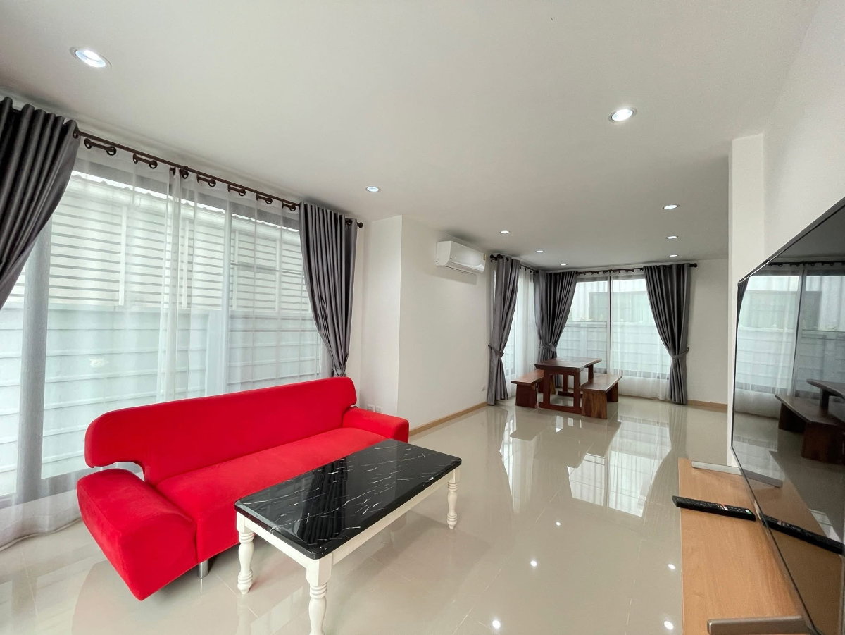 รูป 🏡 ให้เช่าบ้านเดี่ยว 2 ชั้น พร้อมเฟอร์นิเจอร์ ในโครงการคุณภาพ สิ่งแวดล้อมดีมาก ใกล้เมือง ทำเลดีมาก เดินทางสะดวก - รูปที่ 2/16
