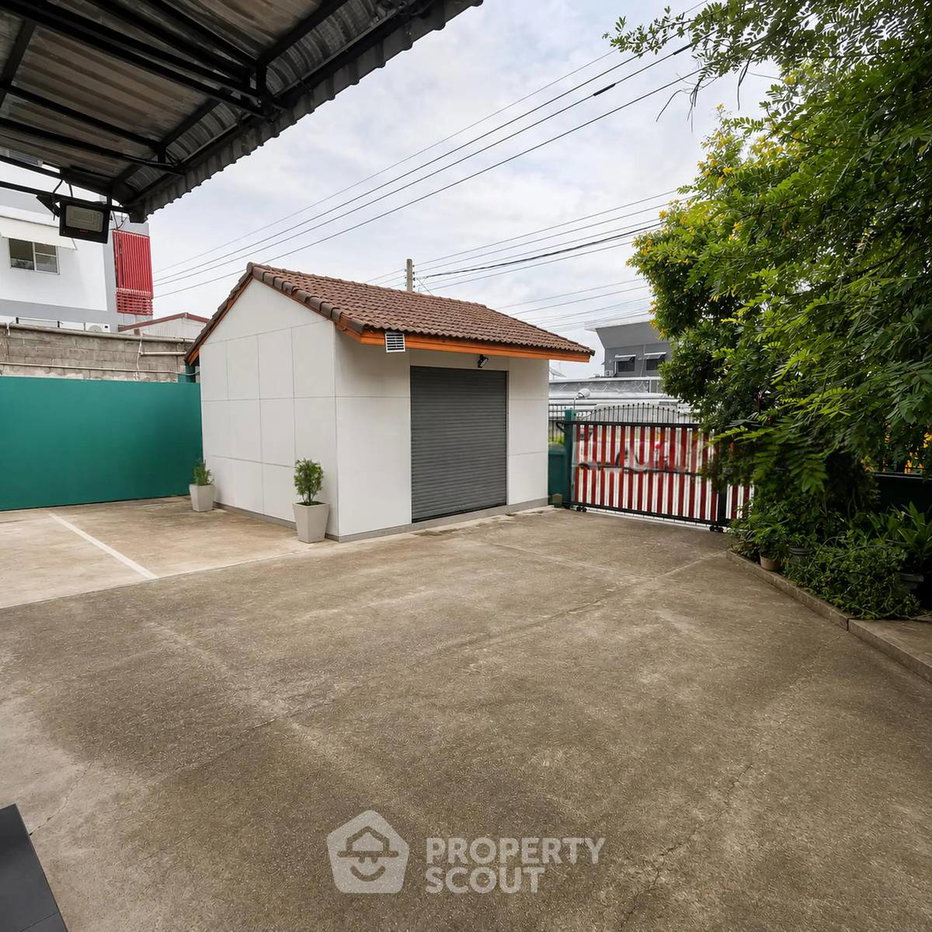 picture Spacious 6-BR House 350 Sqm In Tha Raeng, Bang Khen (ID 3253640) - 3/42