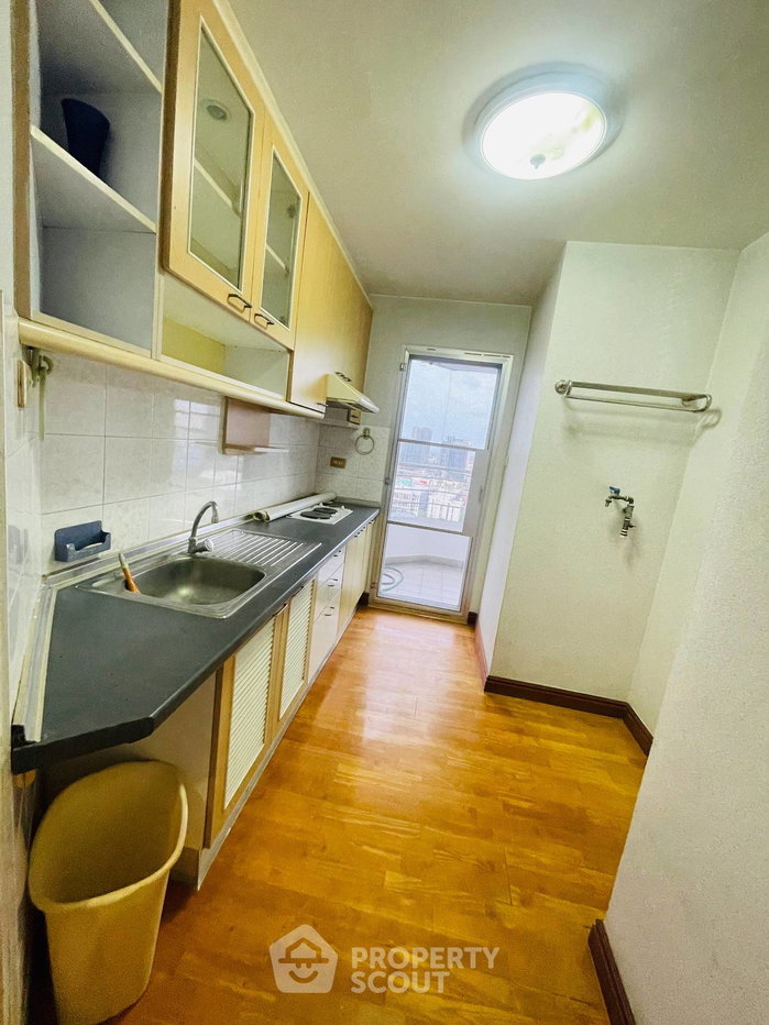 picture 2-BR Condo at Sarin Place Condominium near BTS Ratchayothin (ID 3152039) - 10/10