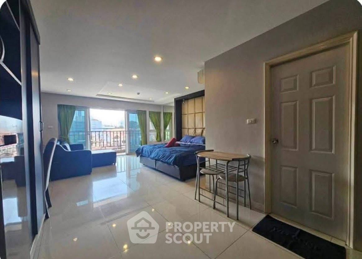 picture Studio Condo at New Nordic Atrium close to Phratamnak (ID 3260453) - 5/13