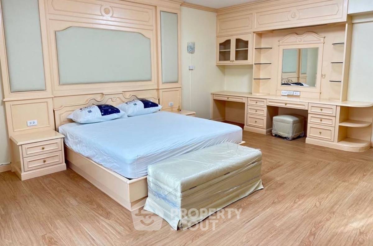 picture Large 5-BR 270 Sqm, Royal Castle Sukhumvit, BTS Phrom Phong (ID 1330026) - 19/25