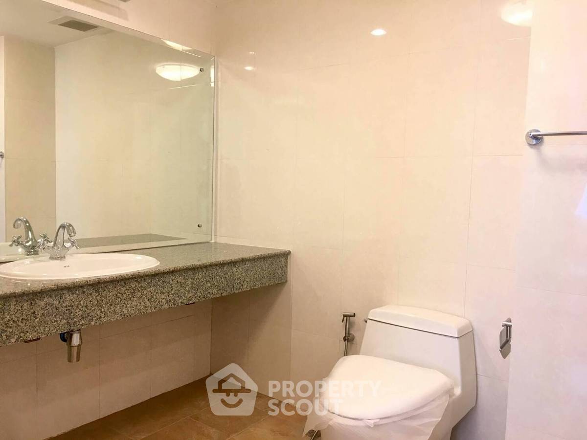 picture 3-BR 140 Sqm Royal Castle Sukhumvit Near BTS Phrom Phong (ID 886661) - 9/11