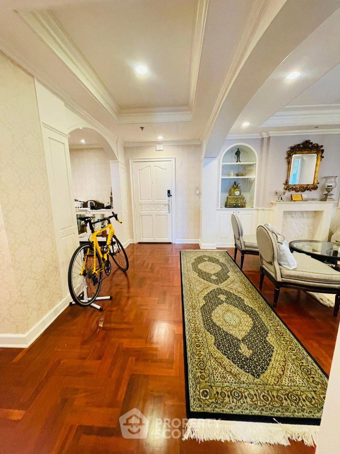 picture Spacious 3-BR 157 Sqm Sarin Place Condominium Near BTS Ratchayothin (ID 3189097) - 3/16