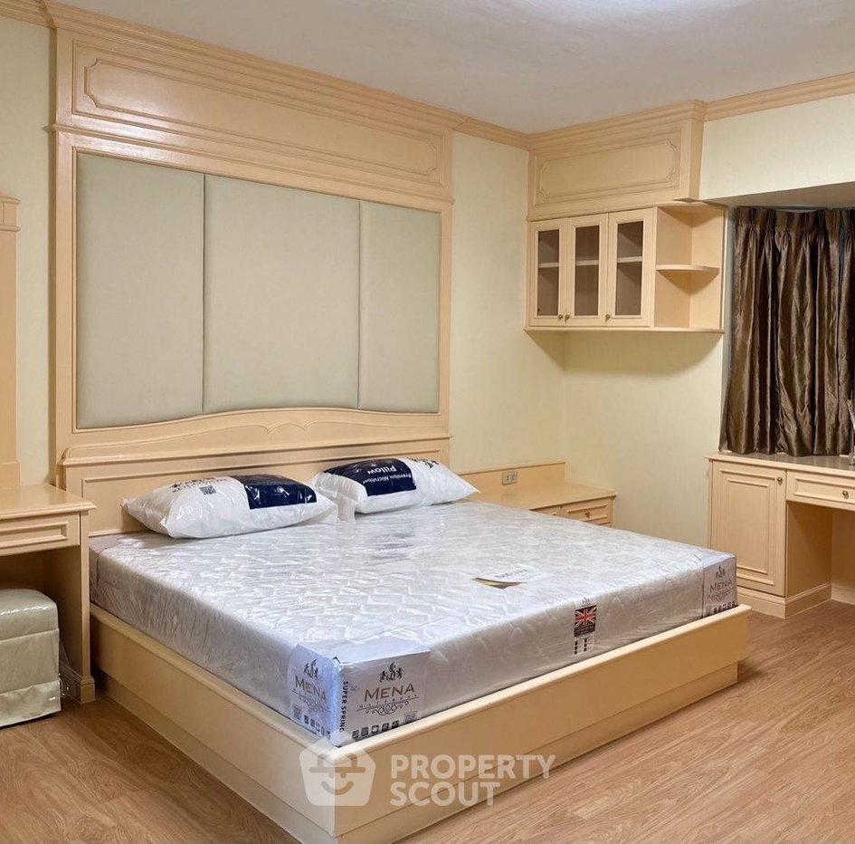 picture Large 5-BR 270 Sqm, Royal Castle Sukhumvit, BTS Phrom Phong (ID 1330026) - 2/25