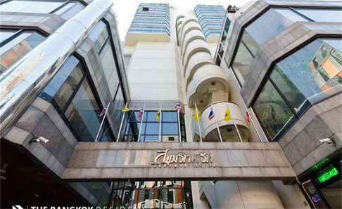 1Bed | 1Bath | BTS Nana | 28sqm | THB 28,000/mo | Fl.18 — Sukhumvit Suite Bangkok