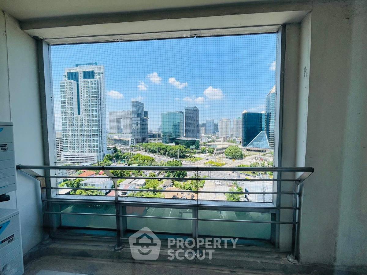 picture Spacious 3-BR 157 Sqm Sarin Place Condominium Near BTS Ratchayothin (ID 3189097) - 15/16