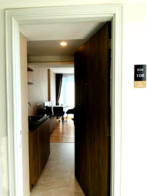 คอนโดให้เช่า : 1 ห้องนอน | 1 ห้องน้ำ | MRT Phetchaburi | 27 ตร.ม. | 18,000 บาท/เดือน | ชั้น 8 — Lloyd Soonvijai - Thonglor กรุงเทพฯ