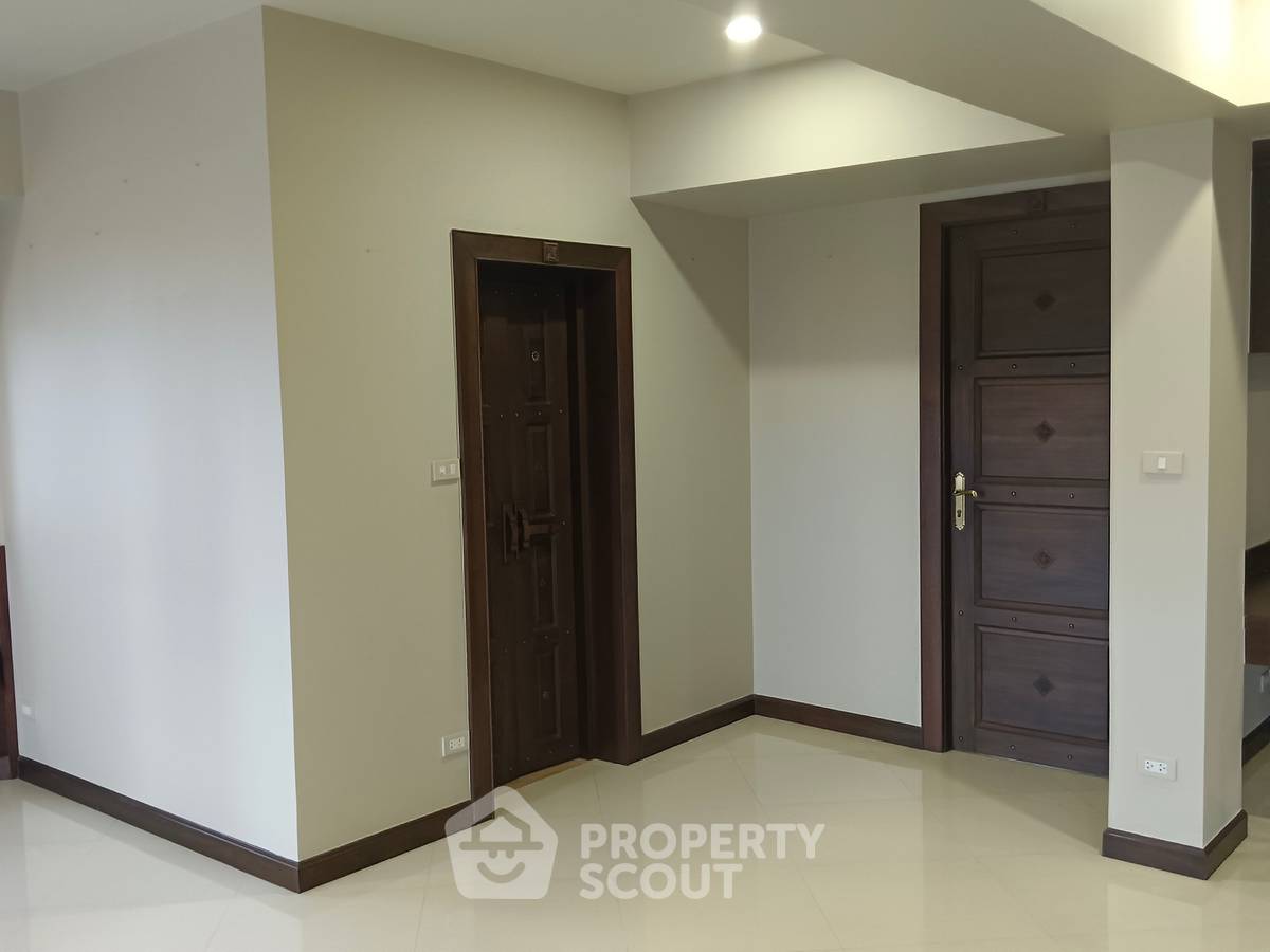 รูป คอนโด 2 ห้องนอน 142 ตร.ม. Tara Ruen Ake ย่านพลับพลา ขาย (ID 3257759) - รูปที่ 12/34