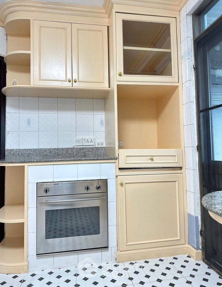 picture Large 5-BR 270 Sqm, Royal Castle Sukhumvit, BTS Phrom Phong (ID 1330026) - 18/25