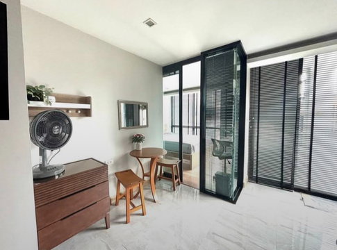 1Bed | 1Bath | BTS Phloen Chit | 26sqm | THB 11,000/mo | Fl.3 — Socio Ruamrudee Bangkok