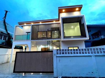 บ้านเดี่ยว กรุงเทพมหานคร : P0912/[ขายด่วน] บ้านเดี่ยวหลังใหญ่ ซอยลาดพร้าว 87 (ทะลุเลียบด่วน CDC)