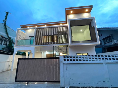 P0912/[ขายด่วน] บ้านเดี่ยวหลังใหญ่ ซอยลาดพร้าว 87 (ทะลุเลียบด่วน CDC)