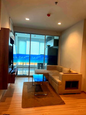 คอนโดให้เช่า : 1 ห้องนอน | 1 ห้องน้ำ | BTS Saphan Taksin | 45 ตร.ม. | 25,000 บาท/เดือน | ชั้น 27 — Rhythm Sathorn กรุงเทพฯ