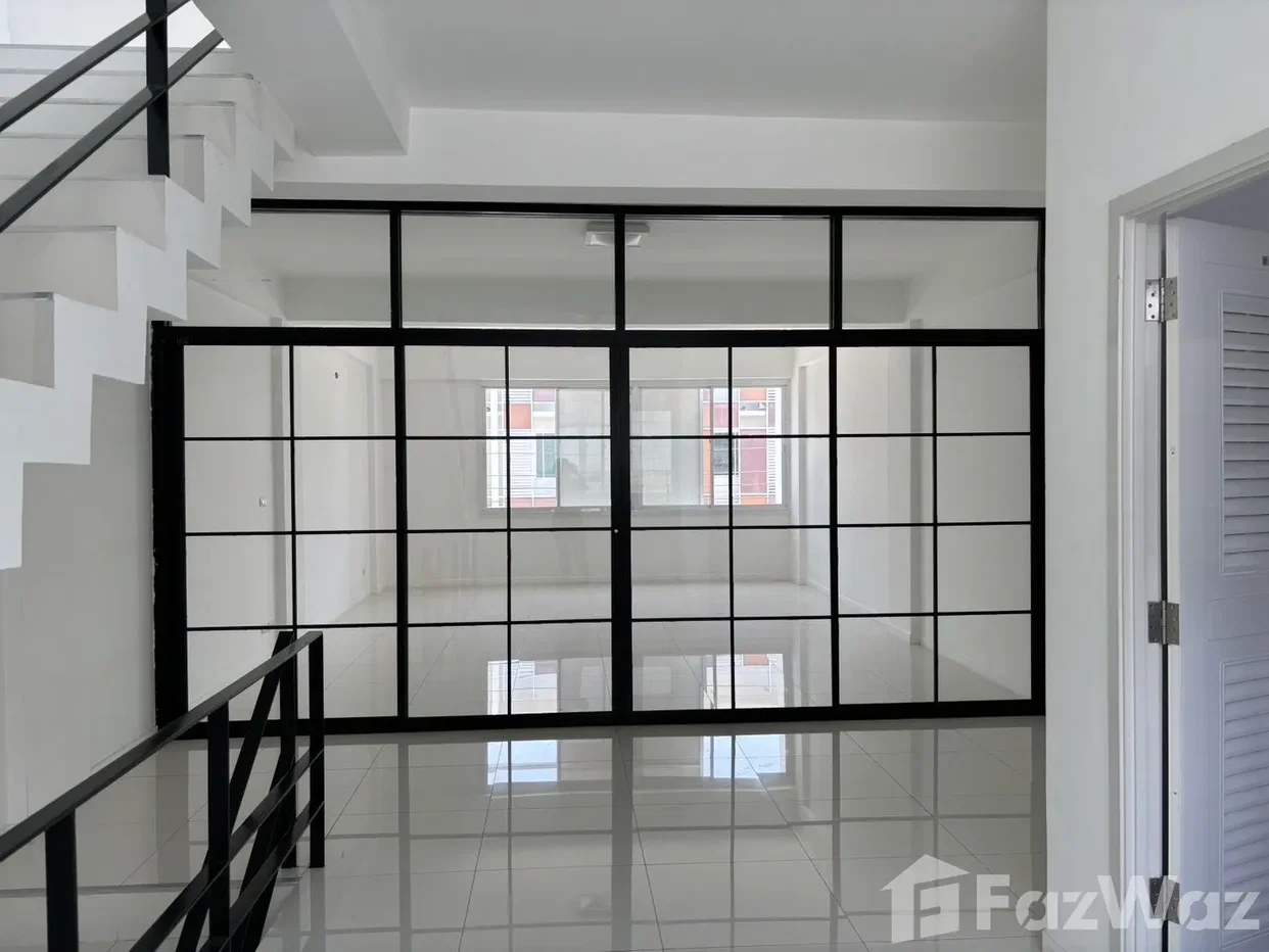 รูป ขาย ทาวน์เฮ้าส์ 3 ห้องนอน ในโครงการ วิซีโอ ร่มเกล้า-สุวรรณภูมิ 6560979 - รูปที่ 1/8