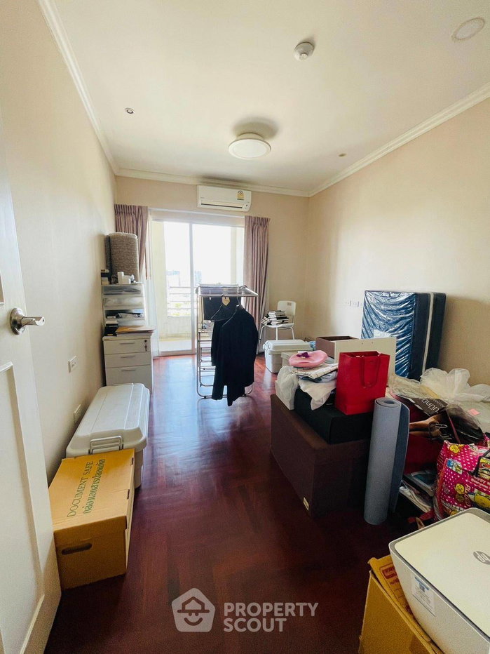 picture Spacious 3-BR 157 Sqm Sarin Place Condominium Near BTS Ratchayothin (ID 3189097) - 14/16