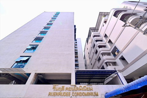 รูปภาพ 1 ห้องนอน | 1 ห้องน้ำ | BTS Phloen Chit | 45 ตร.ม. | 14,000 บาท/เดือน | ชั้น 9 — Ruenrudee Condominium กรุงเทพฯ