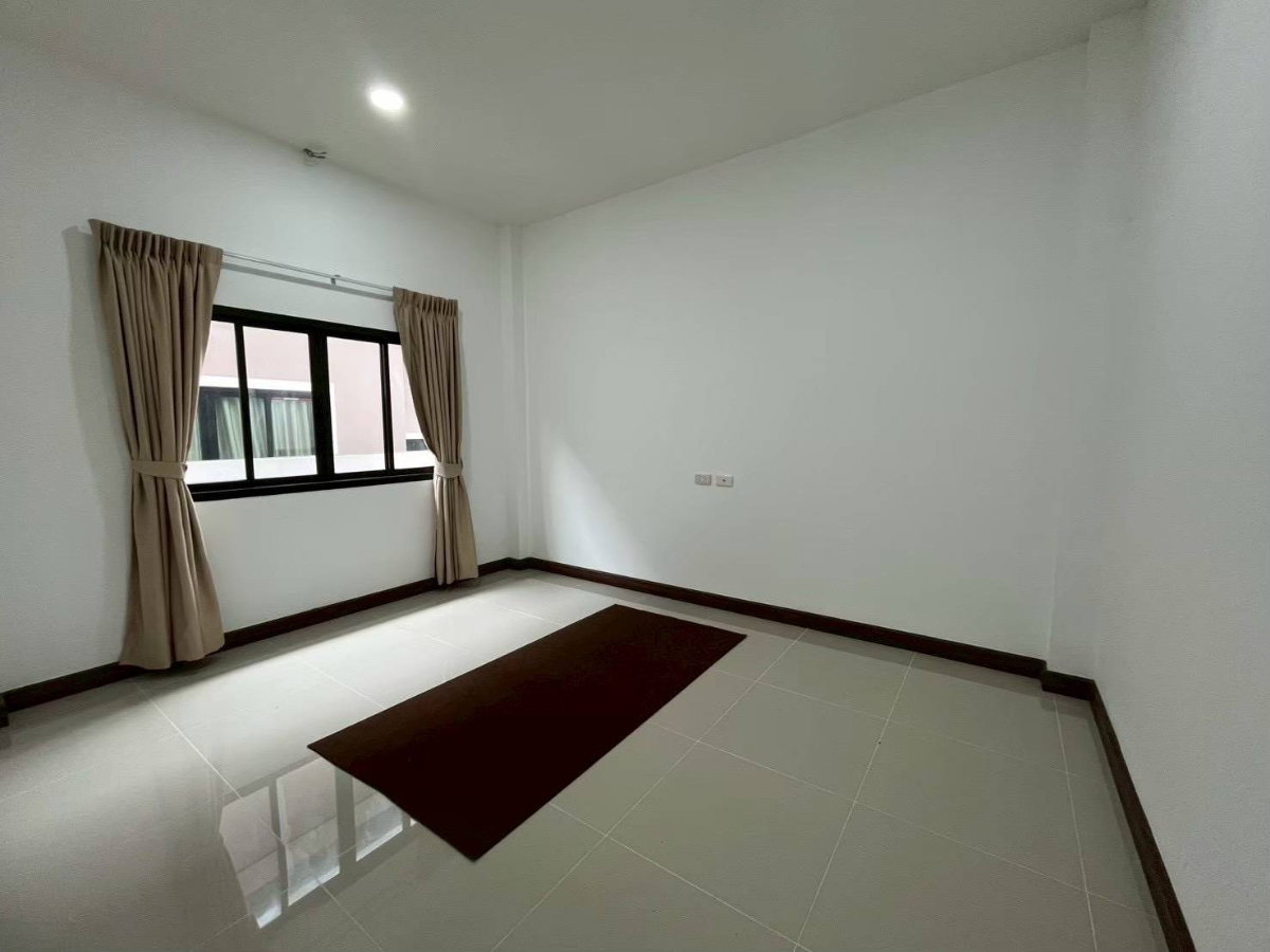 รูป บ้านเดี่ยวพร้อมอยู่ 4 ห้องนอน 4 ห้องน้ำ พร้อมเฟอร์ครบ เพียง 3.39 ล้านบาท โครงการ The Private 3 (บ้านฉาง - รูปที่ 12/16