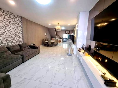 คอนโดให้เช่า : 4 ห้องนอน | 3 ห้องน้ำ | 320 ตร.ม. | 55,000 บาท/เดือน | ชั้น 4 — House กรุงเทพฯ