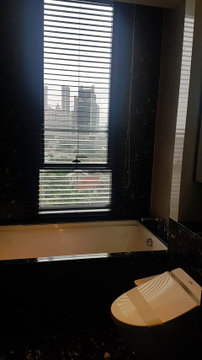 1 ห้องนอน | 1 ห้องน้ำ | BTS Thong Lo | 60 ตร.ม. | 60,000 บาท/เดือน | ชั้น 10 — Beatniq Sukhumvit 32 กรุงเทพฯ
