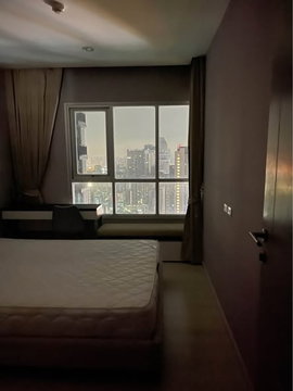 1 ห้องนอน | 1 ห้องน้ำ | MRT Huai Khwang | 32 ตร.ม. | 16,000 บาท/เดือน | ชั้น 30 — Life Ratchadapisek กรุงเทพฯ