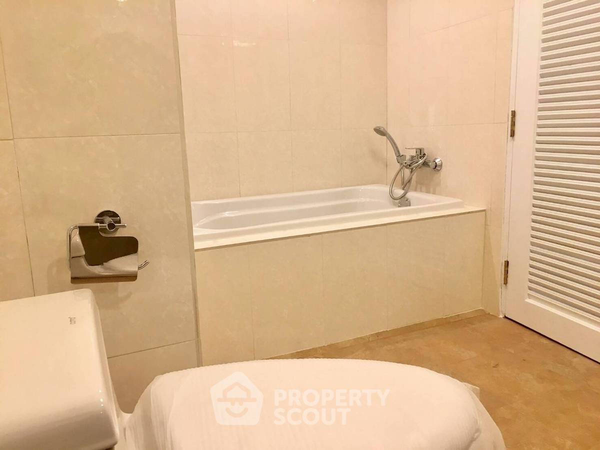 picture 3-BR 140 Sqm Royal Castle Sukhumvit Near BTS Phrom Phong (ID 886661) - 8/11