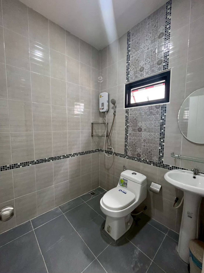 รูป บ้านเดี่ยวพร้อมอยู่ 4 ห้องนอน 4 ห้องน้ำ พร้อมเฟอร์ครบ เพียง 3.39 ล้านบาท โครงการ The Private 3 (บ้านฉาง - รูปที่ 15/16