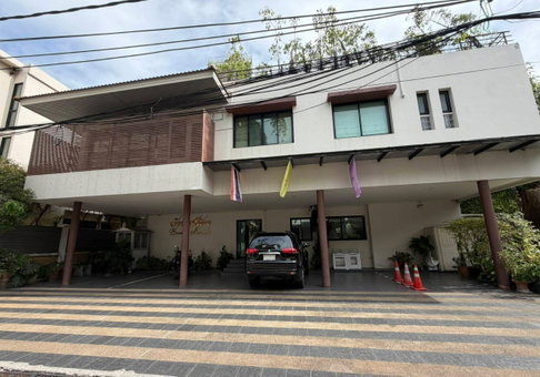 3Bed | 3Bath | BTS Phrom Phong | 230sqm | THB 120,000/mo | Fl.1 — Bright Sukhumvit 24 Bangkok