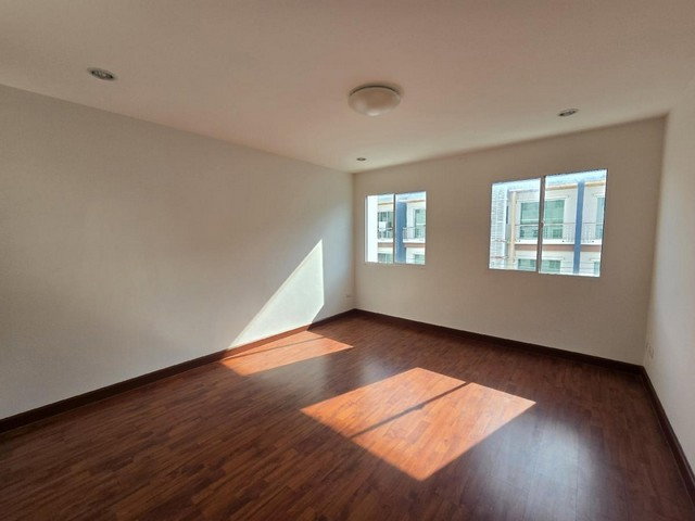 picture 			Shop House For rent  Chuan Chuen Modus Viphavadi Bangkok           - 7/8