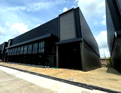 โรงงานให้เช่า : ให้เช่าโกดังพร้อมสำนักงาน สร้างใหม่ / โครงการ EZDC (อีซี่ ดีซี) เทพารักษ์ กม.24 / พื้นที่ 2,400 ตารางเมตร และ พื้นที่ 1,200  ตารางเมตร / ทำเลดีมาก
