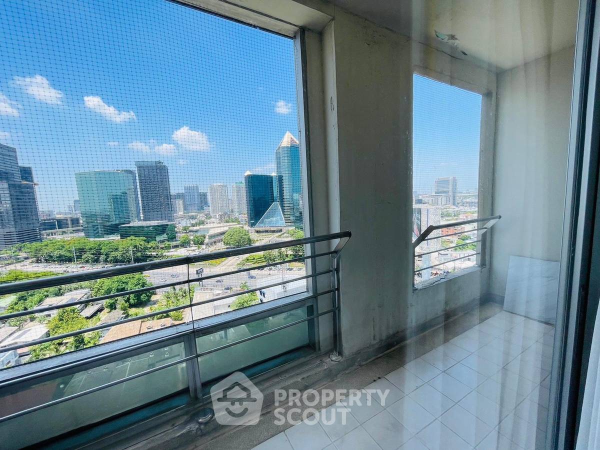 picture Spacious 3-BR 157 Sqm Sarin Place Condominium Near BTS Ratchayothin (ID 3189097) - 16/16