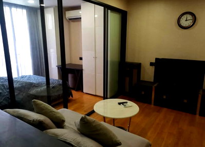 คอนโดให้เช่า : 1 ห้องนอน | 1 ห้องน้ำ | BTS Chit Lom | 34 ตร.ม. | 23,000 บาท/เดือน | ชั้น 5 — Klass Langsuan กรุงเทพฯ