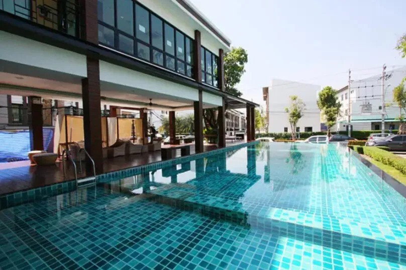 รูป For Rent: Baanklangmuang Townhouse corner unit. 3 Floors, 3 Bed, 3 Baths - รูปที่ 2/9