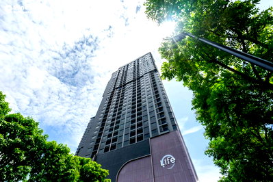 คอนโดให้เช่า : 1 ห้องนอน | 1 ห้องน้ำ | MRT Queen Sirikit National Convention Centre | 40 ตร.ม. | 30,000 บาท/เดือน | ชั้น 33 — Life Rama 4 - Asoke กรุงเทพฯ