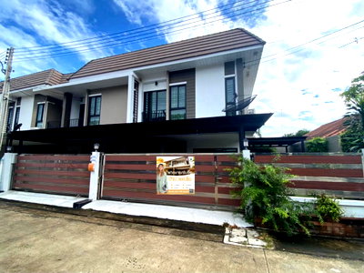 Houses for rent Chonburi : Large house for rent, 5 bedrooms, corner unit, pets allowed.