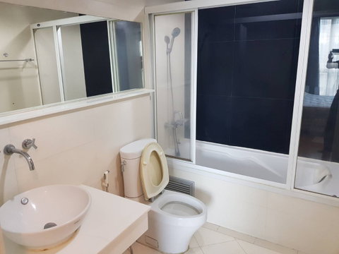 1 ห้องนอน | 1 ห้องน้ำ | BTS Ekkamai | 45 ตร.ม. | 18,000 บาท/เดือน | ชั้น 21 — The Address Sukhumvit 42 กรุงเทพฯ