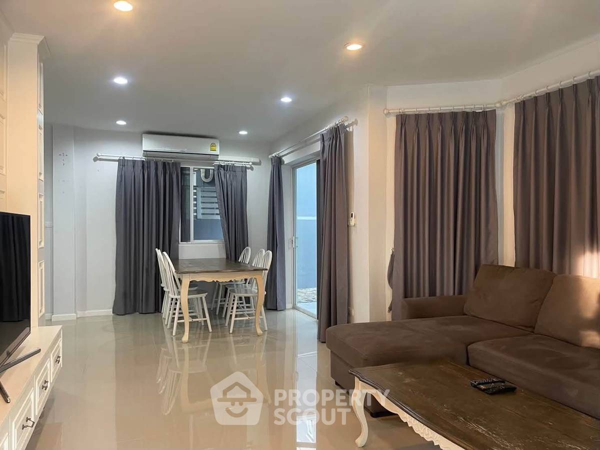 รูป บ้าน 3-ห้องนอน ที่ วินสตัน วิลเลจ พัทยา ใกล้ พัทยาตะวันออก (ID 3262978) - รูปที่ 5/13