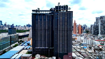 คอนโดให้เช่า : 1 ห้องนอน | 1 ห้องน้ำ | MRT Queen Sirikit National Convention Centre | 33 ตร.ม. | 23,000 บาท/เดือน | ชั้น 10 — Life Rama 4 - Asoke กรุงเทพฯ