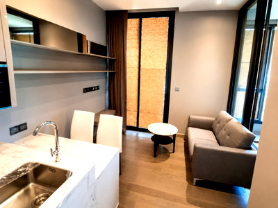คอนโดให้เช่า : สตูดิโอ | 1 ห้องน้ำ | MRT Phetchaburi | 36 ตร.ม. | 28,000 บาท/เดือน | ชั้น 10 — Esse By Singha Estate กรุงเทพฯ