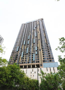 1 ห้องนอน | 1 ห้องน้ำ | BTS Thong Lo | 36 ตร.ม. | 22,000 บาท/เดือน | ชั้น 10 — Oka Haus Sukhumvit 36 กรุงเทพฯ