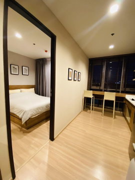 1 ห้องนอน | 1 ห้องน้ำ | BTS Saphan Taksin | 37 ตร.ม. | 20,000 บาท/เดือน | ชั้น 3 — Rhythm Sathorn กรุงเทพฯ