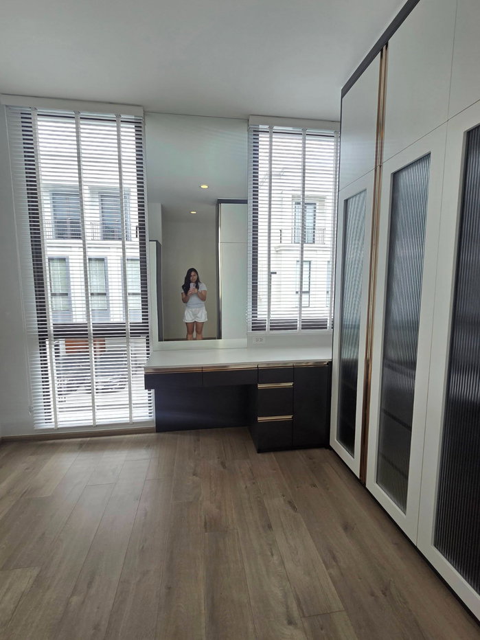 รูป P0909/[เช่าด่วน] บ้านเดี่ยวหรู 3 ชั้น AERIE Srinakarin – Krungthepkreetha (แอร์รี่ ศรีนครินทร์ – กรุงเทพกรีฑา) - รูปที่ 9/11