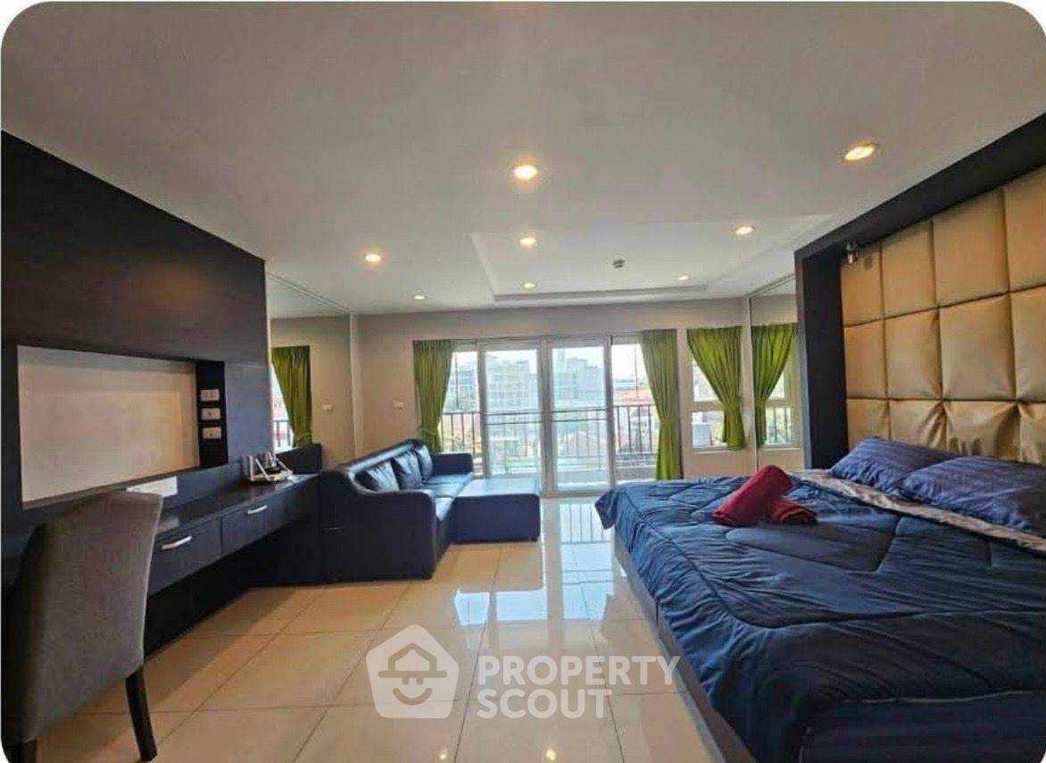 picture Studio Condo at New Nordic Atrium close to Phratamnak (ID 3260453) - 4/13