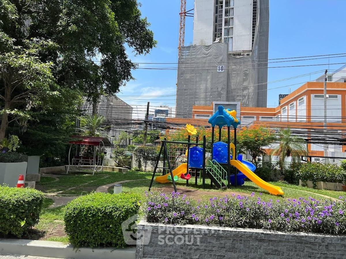picture Large 5-BR 270 Sqm, Royal Castle Sukhumvit, BTS Phrom Phong (ID 1330026) - 6/25